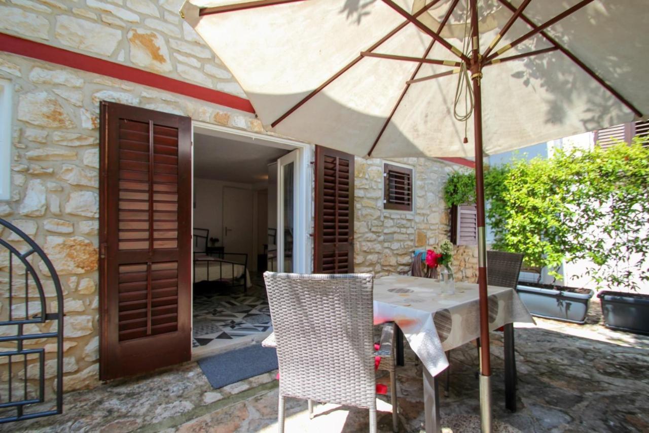 Carla Guest House Novigrad Istria Exteriör bild